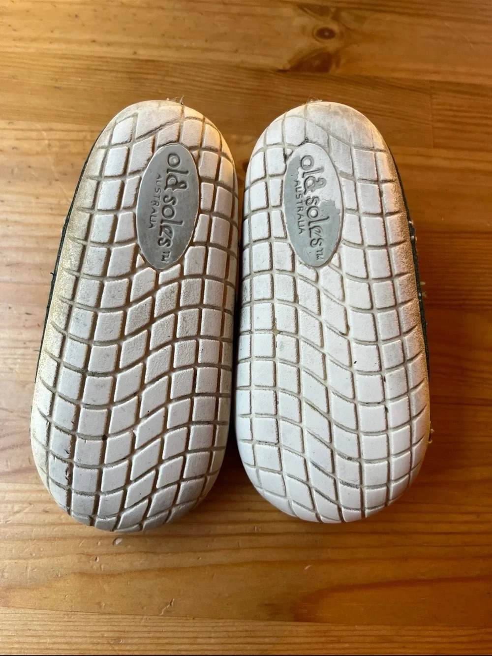 Old Soles Australian toddler sneakers Size 8t